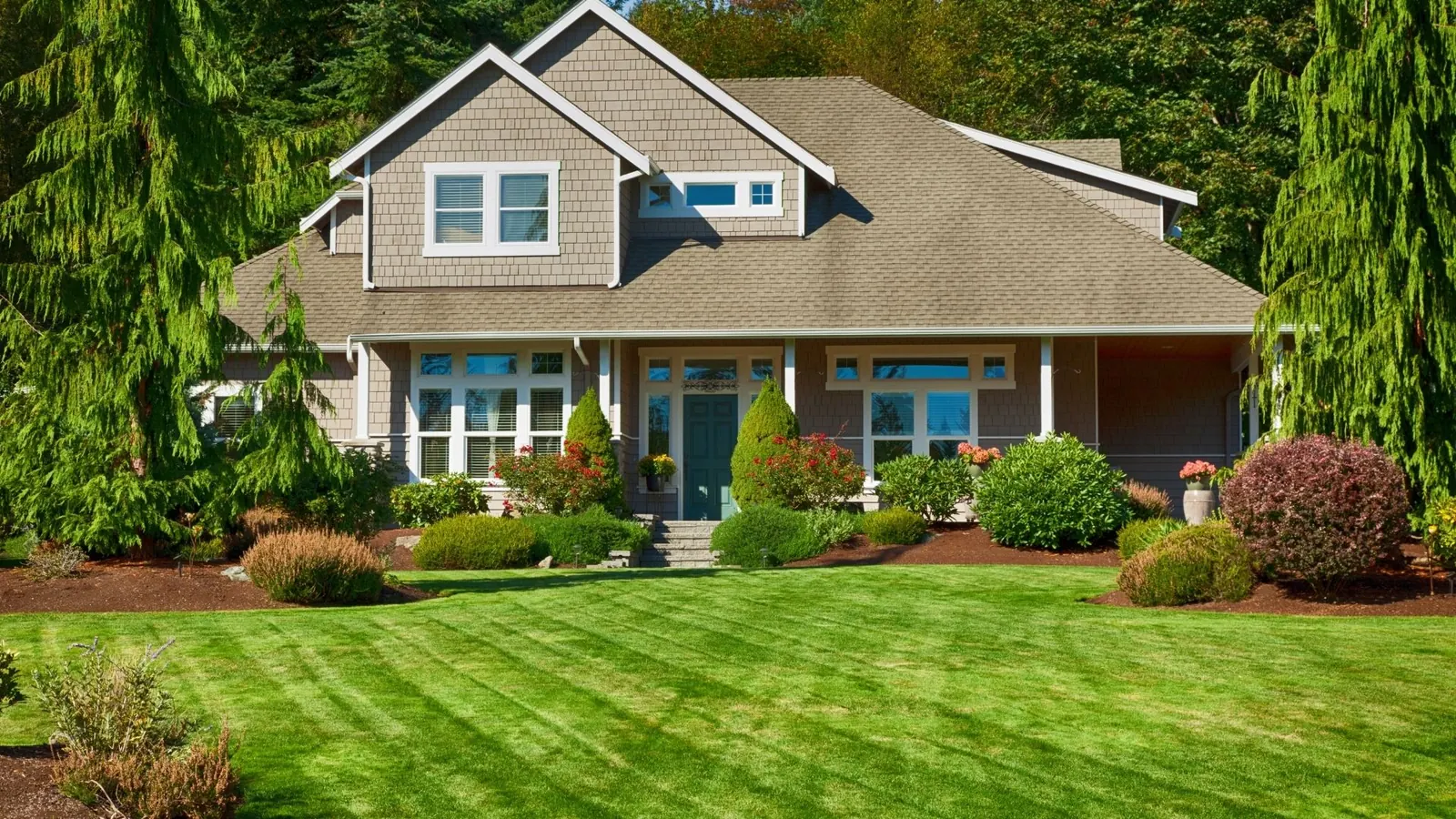 Estate lawn landscaping in Chicago IL